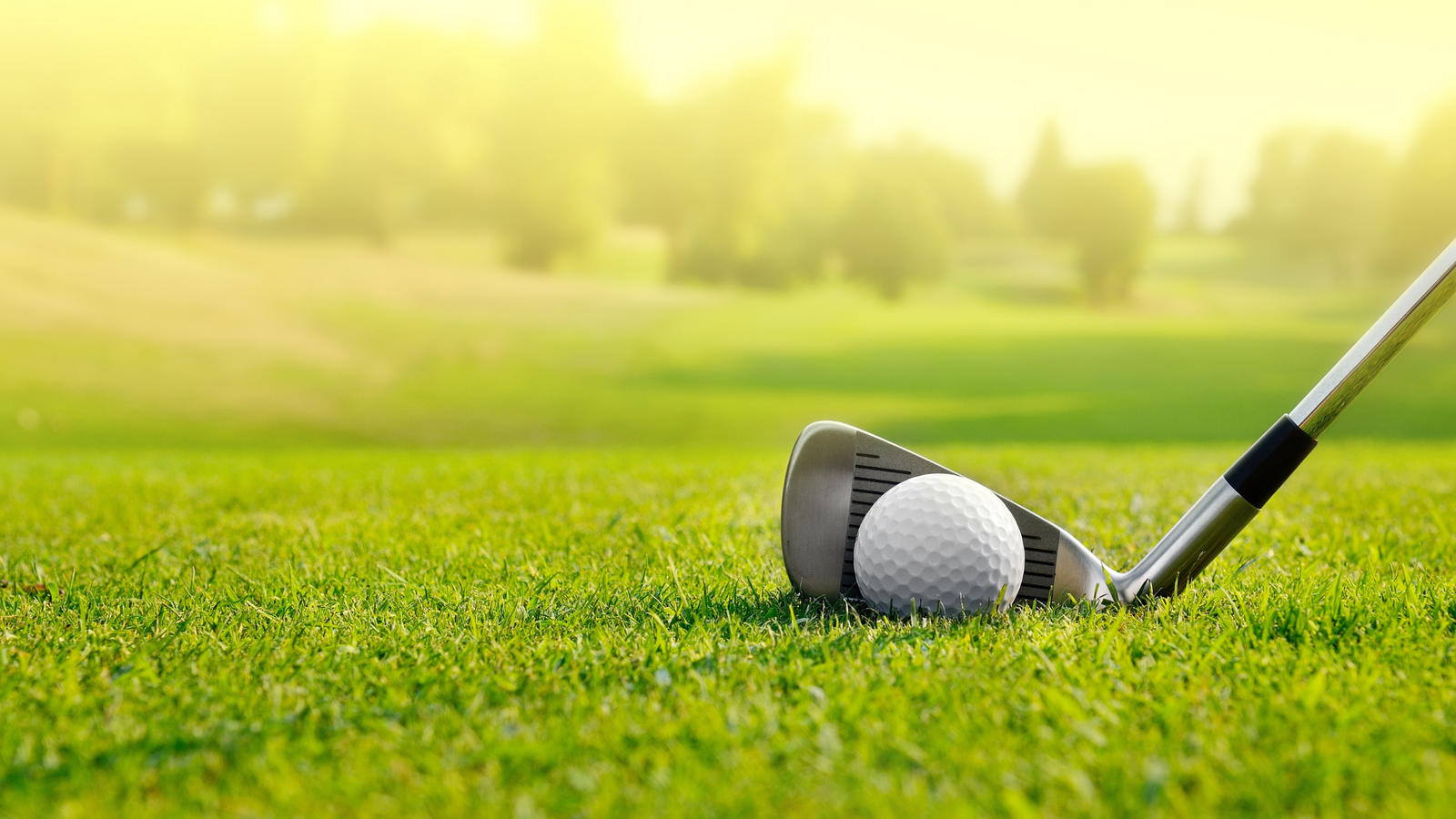 5 Golfing Accessories Every Golfer Needs - WHEELZ Custom Carts